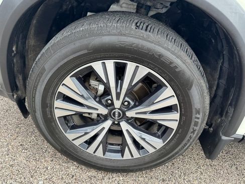 Used 2023 Nissan Rogue SV image 7