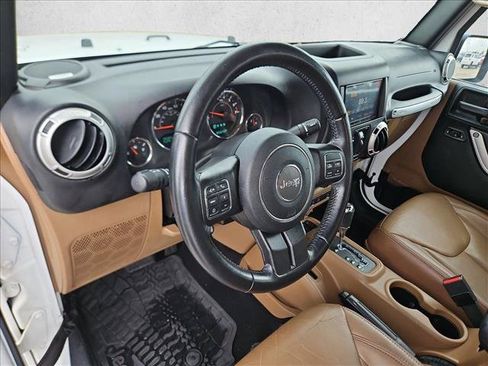 Used 2018 Jeep Wrangler Unlimited Sahara w/ Connectivity Group AWD/4WD image 10