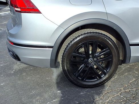 Used 2022 Volkswagen Tiguan SE R-Line image 24