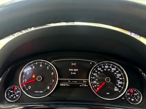 Used 2015 Volkswagen Touareg Sport image 22