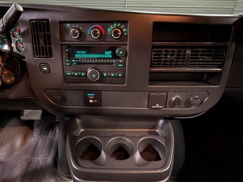 Used 2017 Chevrolet Express 3500 image 28