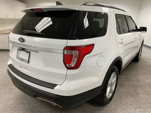 Used 2018 Ford Explorer XLT image 5