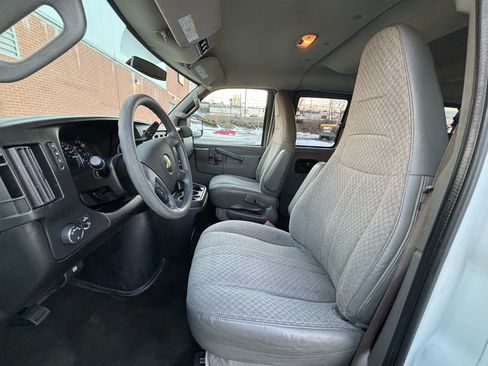 Used 2017 Chevrolet Express 2500 LT w/ LT Preferred Equipment Group image 17