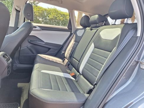 Used 2025 Volkswagen Taos SEL AWD/4WD image 13