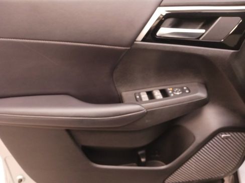 Used 2025 Mitsubishi Outlander SE image 27