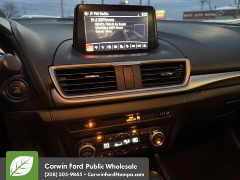 Used 2018 MAZDA MAZDA3 Touring image 19