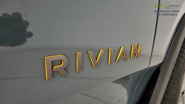 Used 2026 Rivian R1T Premium Tri AWD/4WD image 31