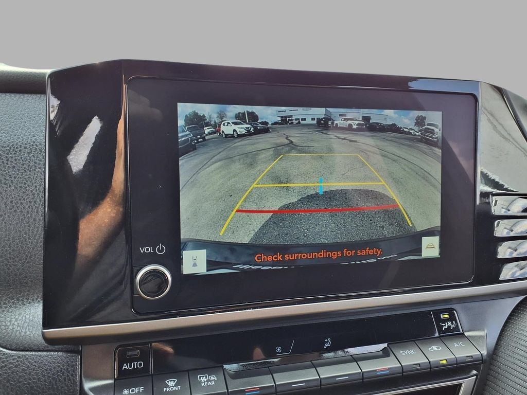 Used 2025 Toyota Camry SE FWD image 7
