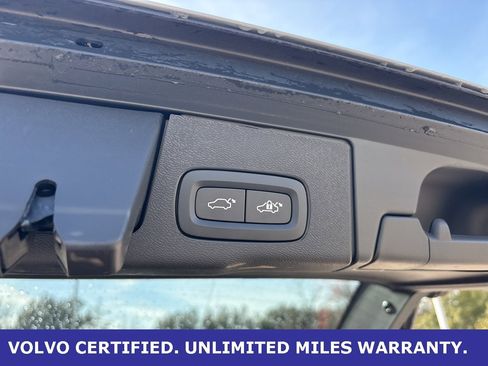 Certified 2025 Volvo XC60 B5 Core image 8