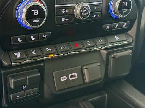 Used 2020 GMC Sierra 2500 AT4 w/ AT4 Premium Package AWD/4WD image 14