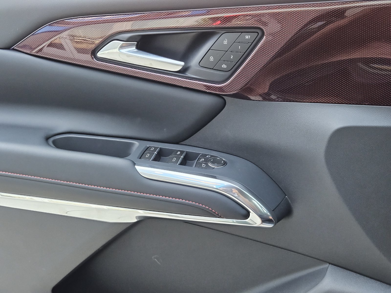 New 2027 Chevrolet Traverse RS w/ LPO, Floor Liner Package FWD image 22