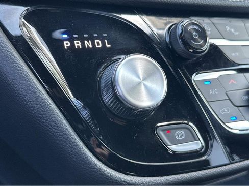 Used 2024 Chrysler Pacifica Touring image 30
