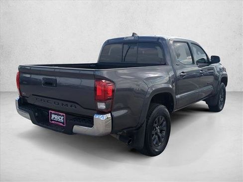 Used 2020 Toyota Tacoma SR5 w/ SR5 Appearance Package (SM) image 5