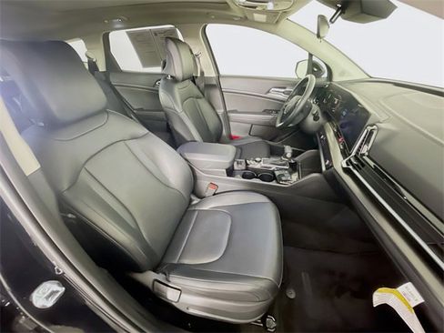 Used 2025 Kia Sportage EX w/ Premium Package image 30