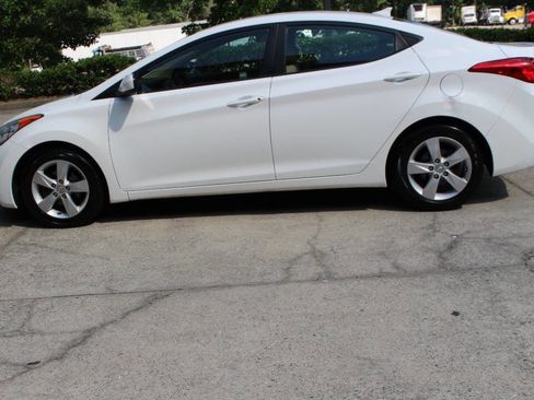 Used 2013 Hyundai Elantra GLS w/ Preferred Pkg image 4