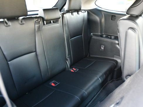 Used 2022 Toyota Highlander XLE FWD image 29