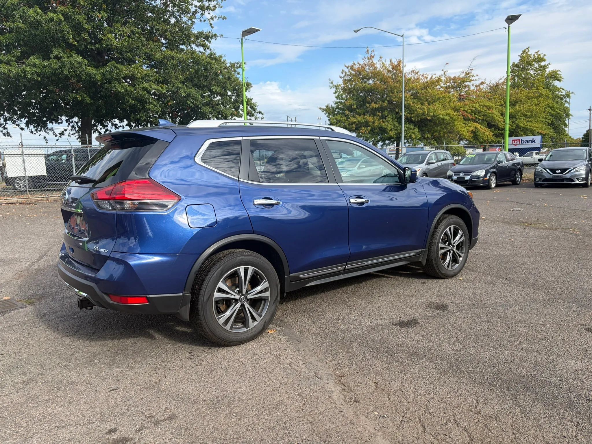 Used 2017 Nissan Rogue SL AWD/4WD image 3