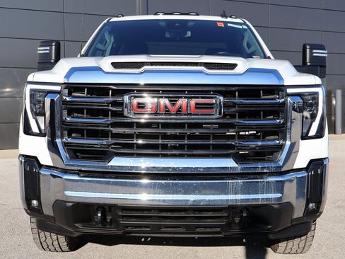 Used 2024 GMC Sierra 2500 SLE image 7