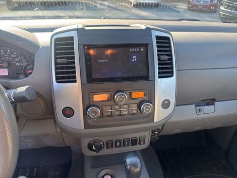 Used 2020 Nissan Frontier SV w/ Midnight Edition Floor Mats image 9