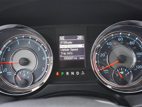 Used 2015 Chrysler Town & Country Touring-L w/ Driver Convenience Group image 23