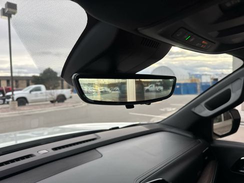 Used 2025 Chevrolet Tahoe High Country image 39