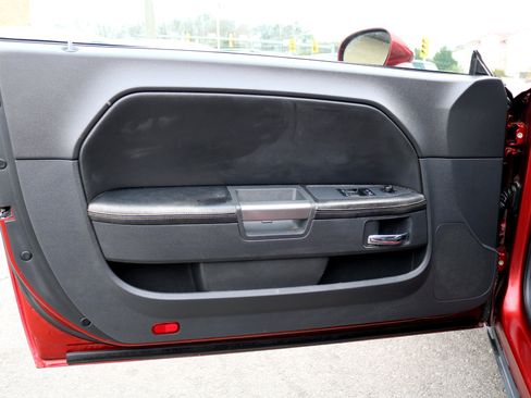 Used 2014 Dodge Challenger SXT image 16