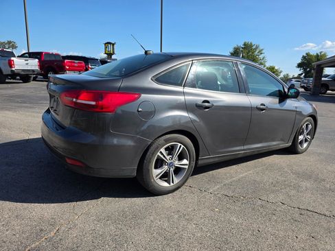 Used 2018 Ford Focus SE FWD image 6
