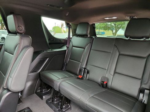 Used 2024 Chevrolet Tahoe High Country AWD/4WD image 11