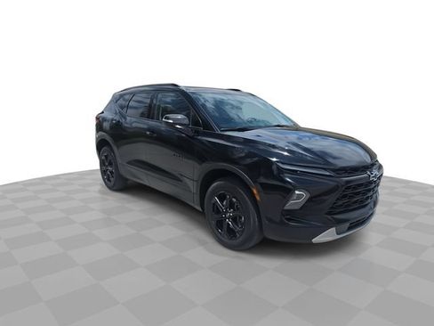 Used 2024 Chevrolet Blazer LT w/ Sound & Technology Package FWD image 2