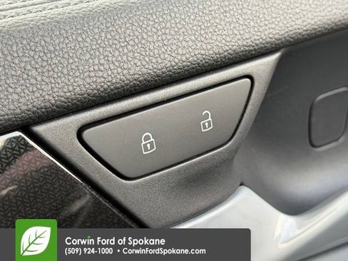 Used 2025 Volkswagen Tiguan SEL R-Line AWD/4WD image 22
