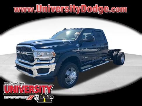 Used 2022 RAM 5500 Tradesman w/ Chrome Appearance Group AWD/4WD image 1