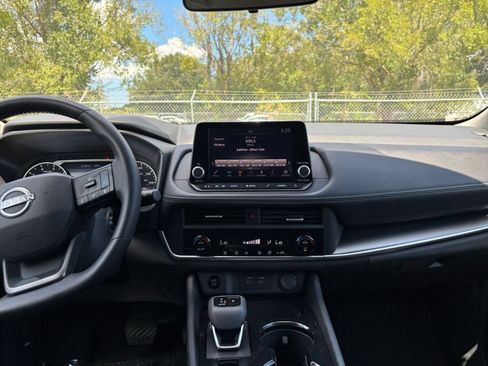 Used 2025 Nissan Rogue SV AWD/4WD image 17
