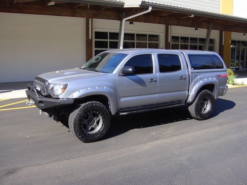 Used 2015 Toyota Tacoma 4x4 Double Cab w/ TRD Off-Road Package image 3
