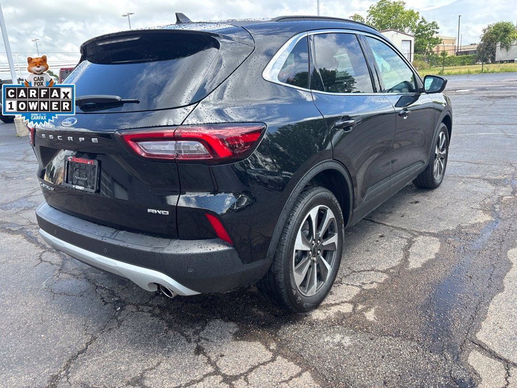 Used 2023 Ford Escape Platinum AWD/4WD image 5