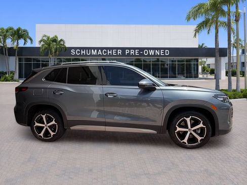 Used 2025 Volkswagen Tiguan SE w/ Panoramic Sunroof Package AWD/4WD image 8