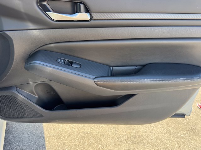 Used 2025 Nissan Altima 2.5 SV FWD image 7