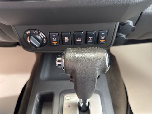 Used 2015 Nissan Xterra PRO-4X w/ Pro-4x Leather Package image 23