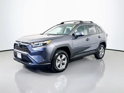 Used 2025 Toyota RAV4 XLE AWD/4WD image 2