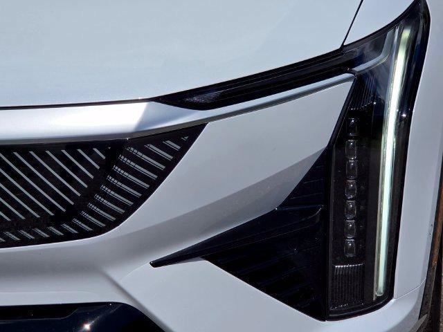 New 2027 Cadillac Optiq Luxury AWD/4WD image 10