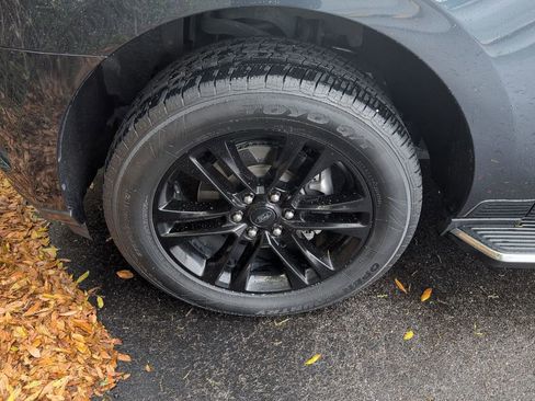 Used 2022 Ford Expedition XLT image 6