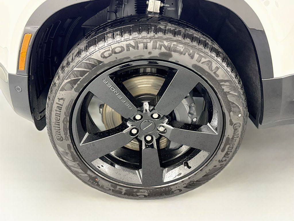 New 2026 Land Rover Defender 110 X-Dynamic SE AWD/4WD image 33