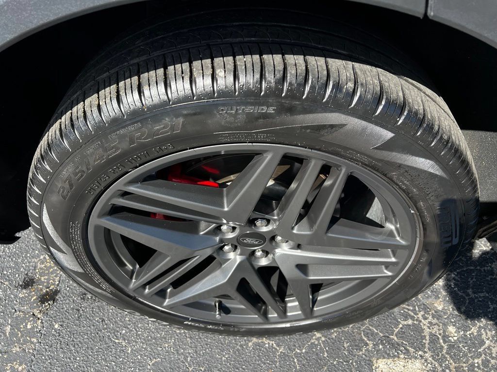 Used 2025 Ford Explorer ST RWD image 13