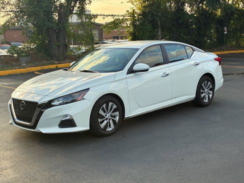 Used 2022 Nissan Altima 2.5 S FWD image 2