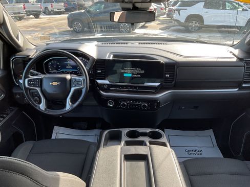 Used 2022 Chevrolet Silverado 1500 LT AWD/4WD image 7