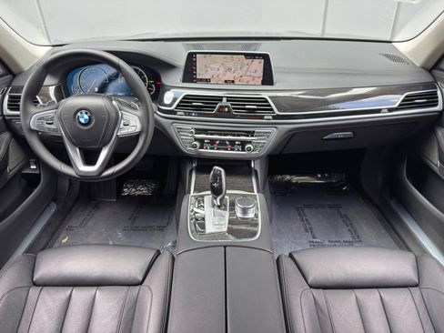 Used 2019 BMW 740i RWD image 12