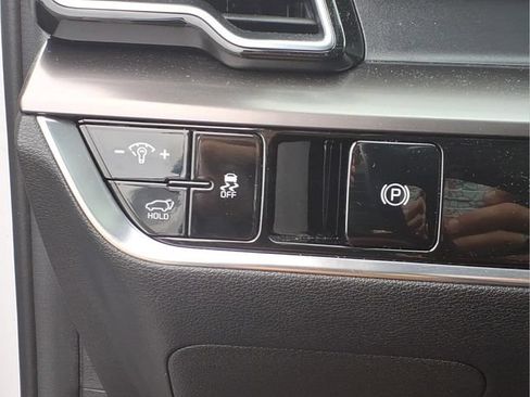 Used 2025 Kia Sportage EX w/ Premium Package FWD image 13