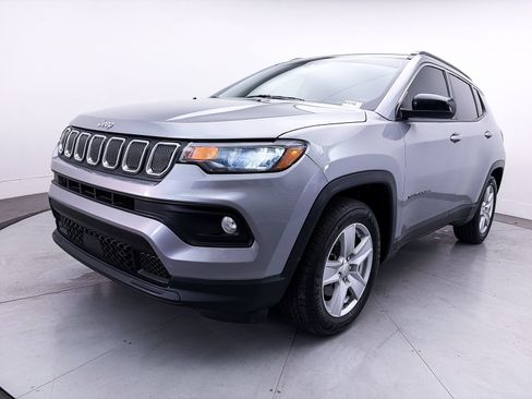 Used 2022 Jeep Compass Latitude FWD image 11