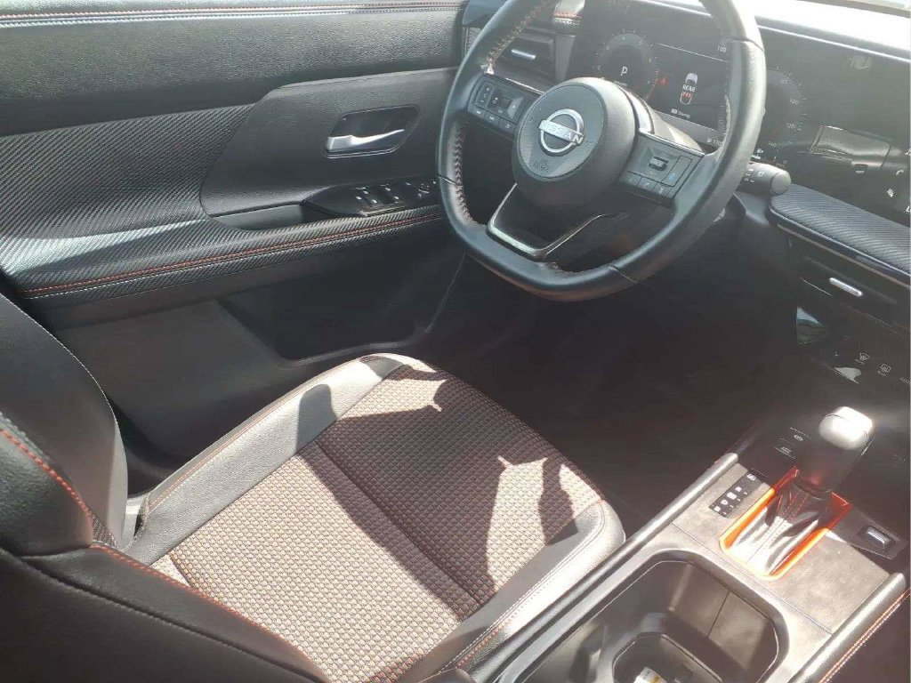 Used 2025 Nissan Kicks SR AWD/4WD image 19