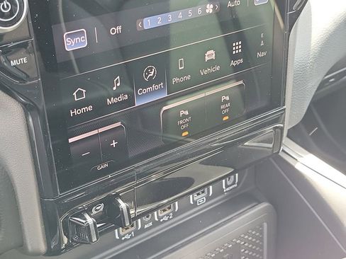 New 2026 RAM 1500 Laramie AWD/4WD image 12