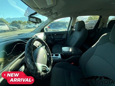 Used 2017 Chevrolet Traverse LT FWD image 5